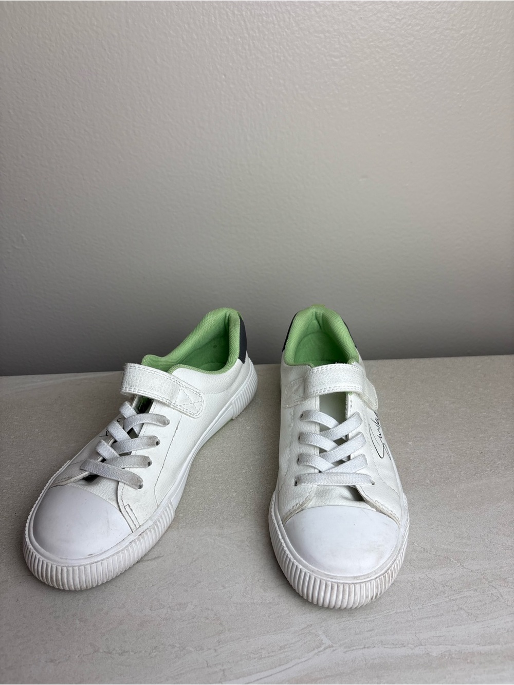 H&M Smiley World White/Green Boys Shoes-2.5
